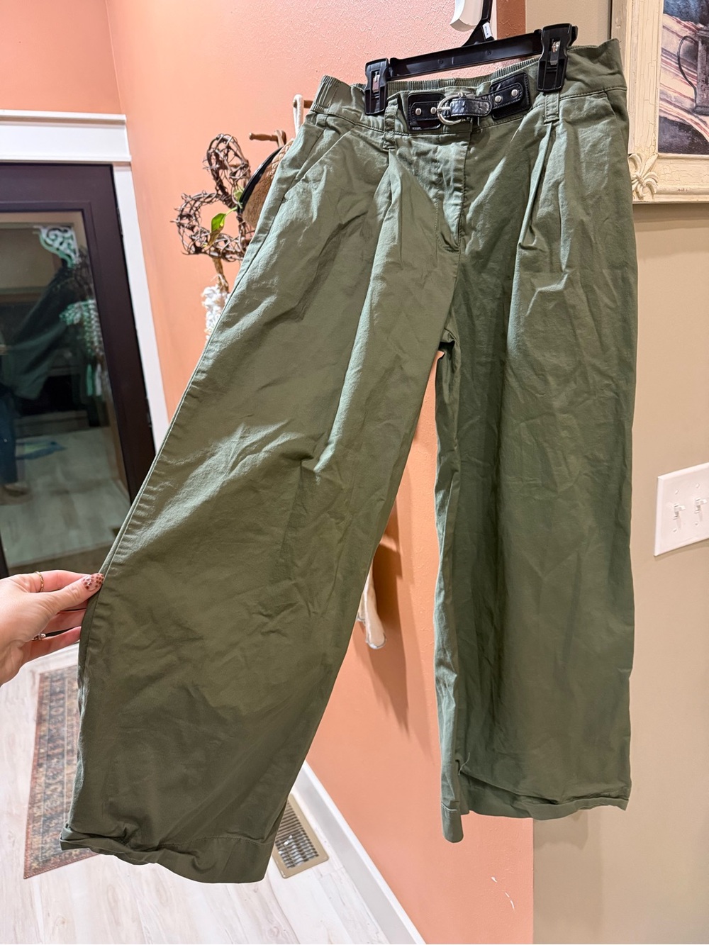 Democracy Olive Green Wide-Leg Pleated Cropped Pants